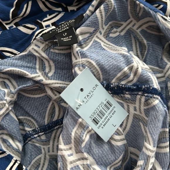 Ann Taylor Blouse - Picture 4 of 4